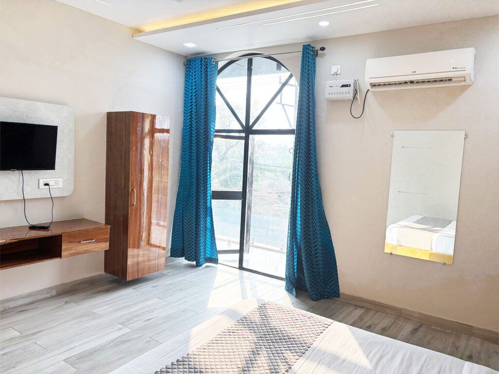 Super-Delux-Room2.jpg1hghg