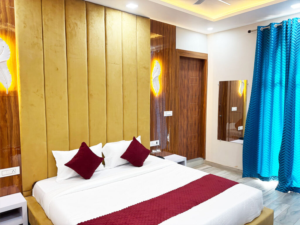 Super-Delux-Room2.jpg2