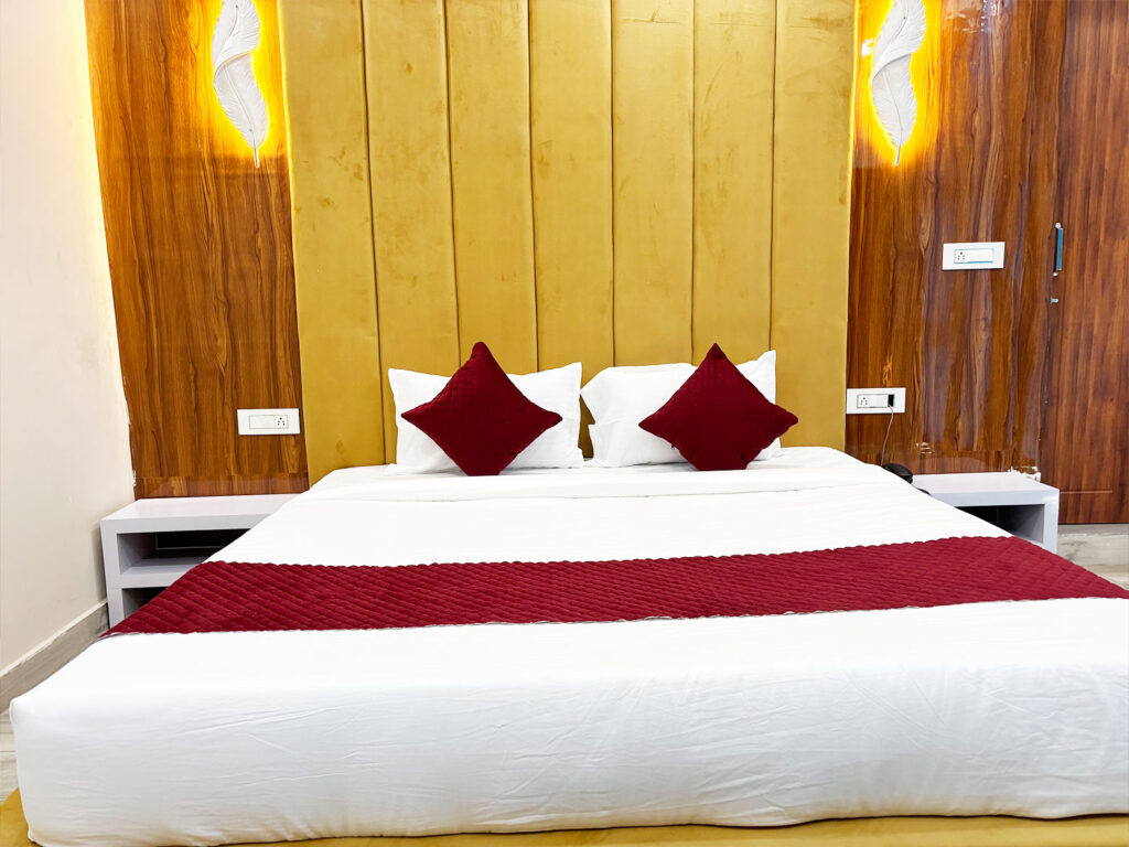 Super-Delux-Room2.jpg5