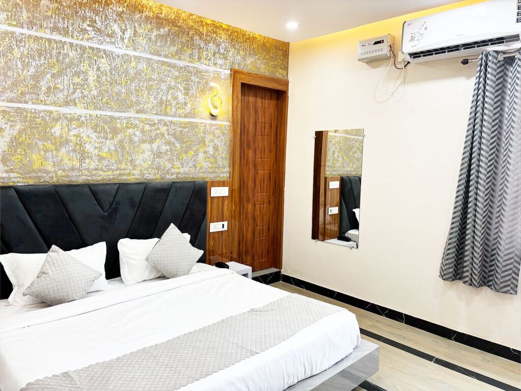 Super-Delux-Room2.jpgfhff