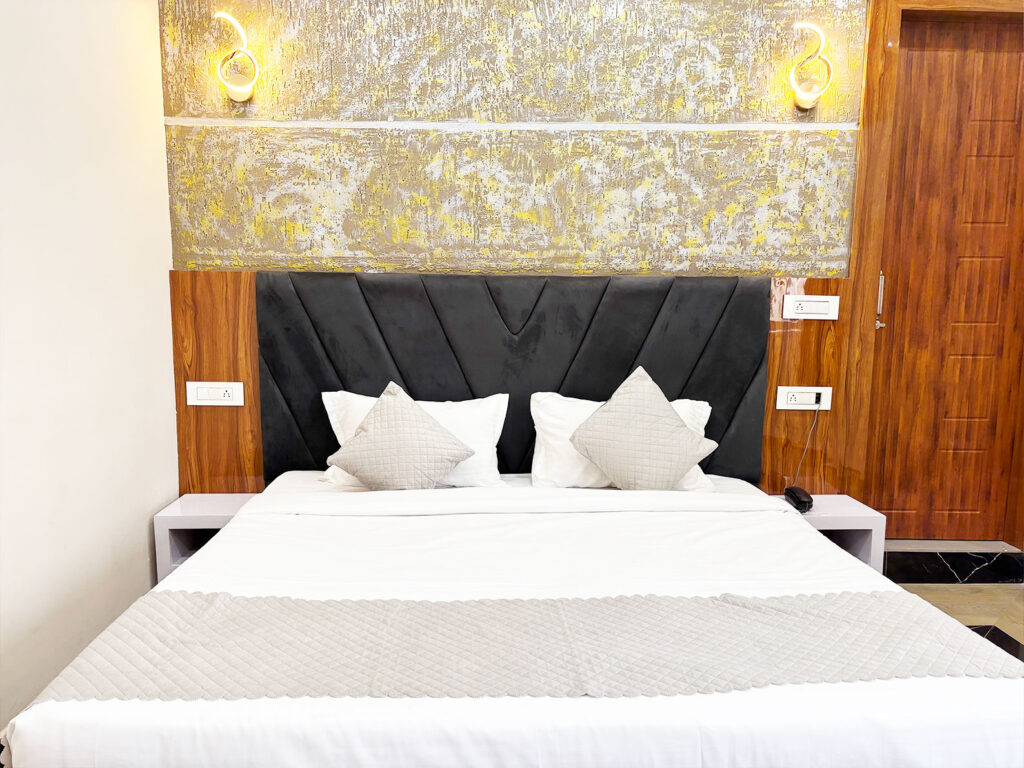 Super-Delux-Room2.jpgfhfh